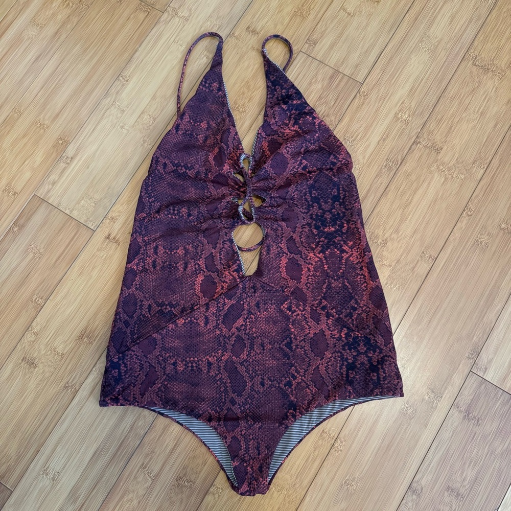 Acacia Kokomo One Piece size small